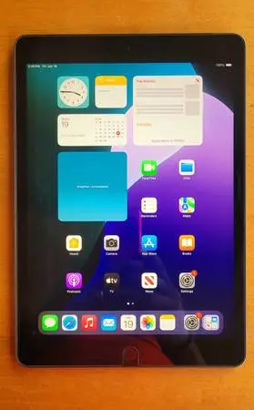 2020 Apple iPad7 A2200 3GB 32GB WIFI / Cellular 10.2 Retina