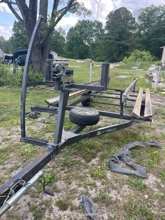 Soft ride pontoon trailer around 20 foot boat