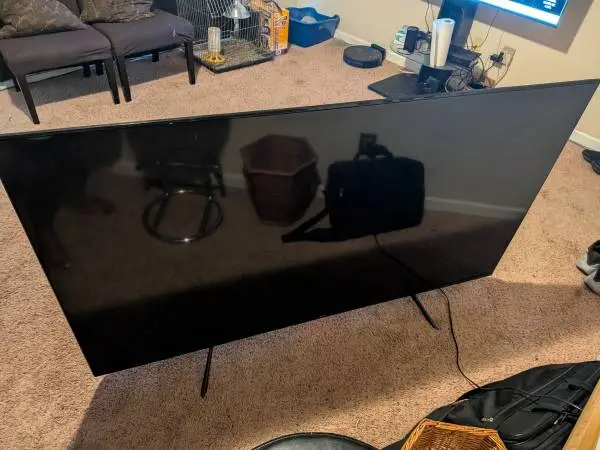 Hisense 70-inch LED LCD TV, model 70H6570G.