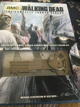 AMC walking dead dvd set with key 🔑