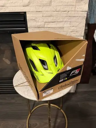 Brand new Troy Lee Flowline SE Mountain Biking Helmet.  Large.  Adjustable