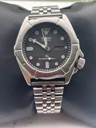 VINTAGE SEIKO QUARTZ PROFESSIONAL DIVERS WATCH.