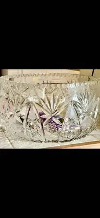 Large stunningly beautiful high quality pressed glass SERVING BOWL - Perfect sha