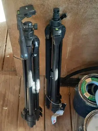 2 tripods