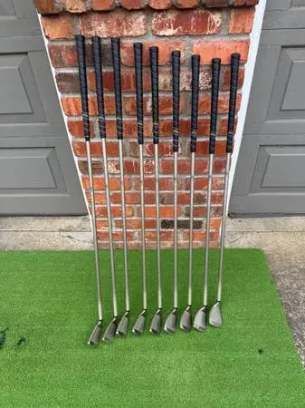 Wilson Fat Shaft Ladies Golf Iron Set (3-SW)