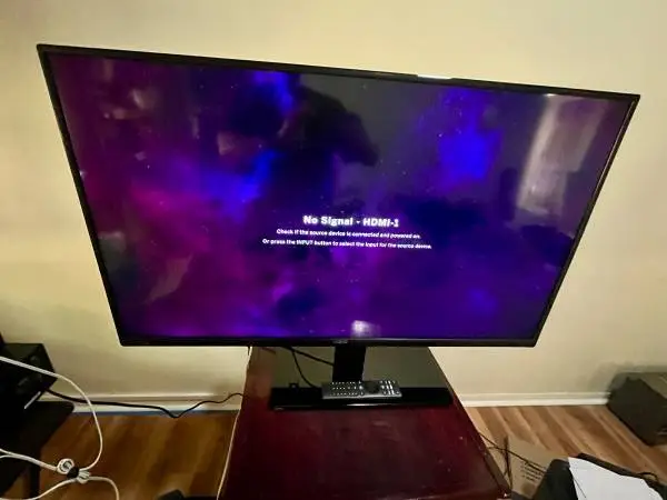 Perfect Condition! Vizio 4k 40” TV w/ glass stand V-Series