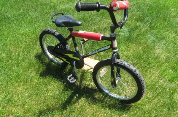16 BICYCLE // FISHER-PRICE - FOR AGES 3-8 // GREAT SHAPE !!!