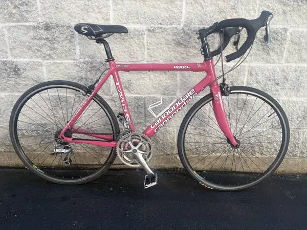 Womens Cannondale 27-spd aluminum commuter road bike for 50 to 54