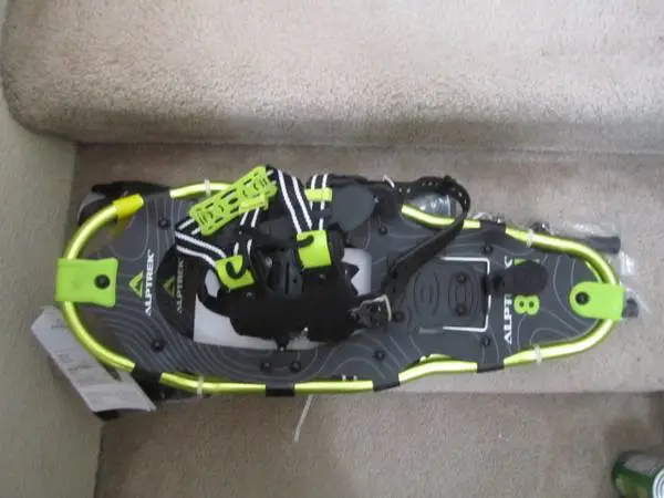 New w Tag Alptrek 821 Snowshoes w Carry Bag + Poles