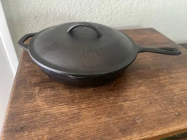Skillet Lodge 10” w/ lid  fryer Dutch oven wok cast iron pre-seasoned