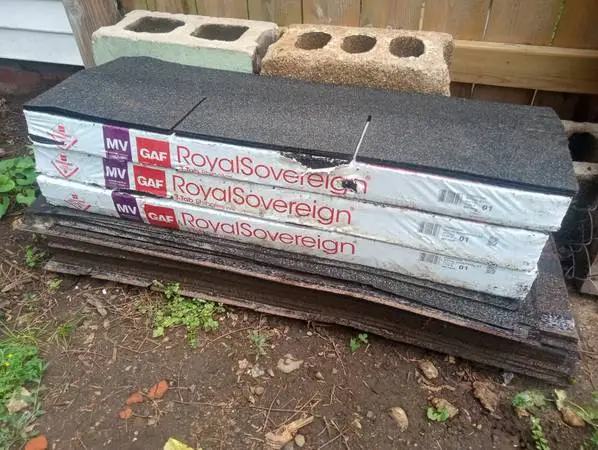 3 bundles of shingles, new