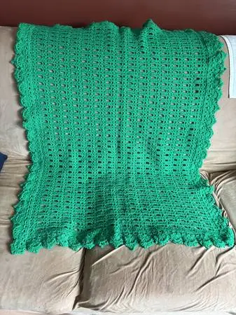 **KELLY GREEN CROCHETED BABY AFGHAN**