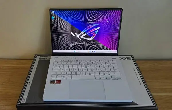 Asus Zephyrus G14 | Ryzen 9 | RX 6800S | 16GB DDR5 | 1TB SSD