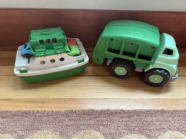 Green toy set-ferry boat and garbage truck