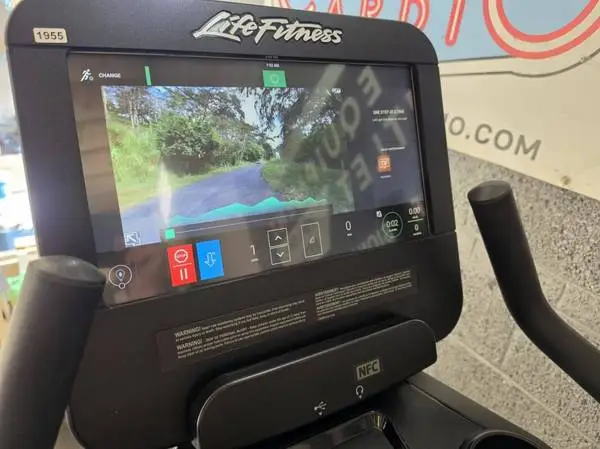 Life Fitness integrity Upright Bike W SE3 Console