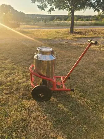 Stainless Milk Holding Tank with Trolley Wheels