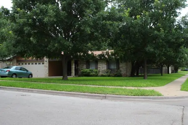 Great 3-2-2 Home On A Quiet Street In a Good Neighborhood
