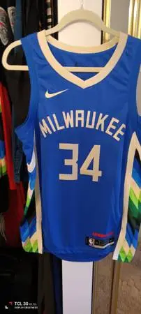 Bucks Jersey #34 Size Medium.NEW