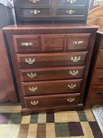 Chest of drawers