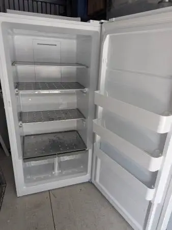 Midea Convertible 17-cu ft Garage Ready Frost-free Upright Freezer ( W