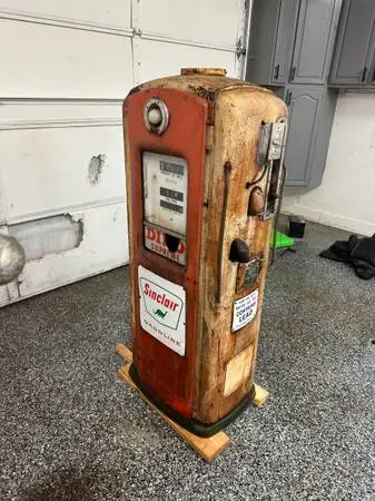 Antique Gas Pumps Bennet 766 & Wayne 70