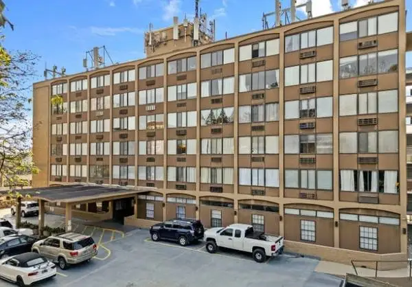 On UTK campus studio APT available 10/1/26