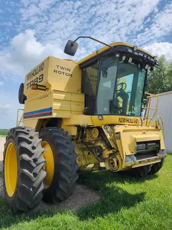 SALVAGE, New Holland TR89 & TR96 Combine Salvage Parts