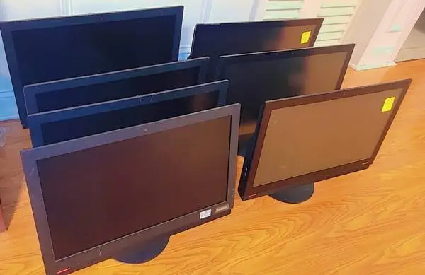 Lots of 24 Lenovo ThinkCentre M900z AIO, i5 8GB 500GB HDD Win 11Home
