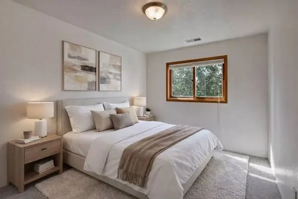 Fabulous 3 bed / 1 bath, 840 Sq Feet in a prime location!