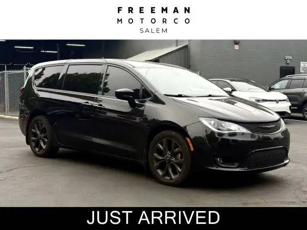 2019 Chrysler Pacifica Mini Van Touring Plus Passenger Van