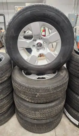 * * * RAM 1500 Big Horn Rims & Tires ( 18 Rims ) * * *