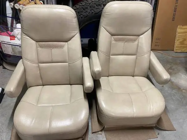 2 RV captain chairs