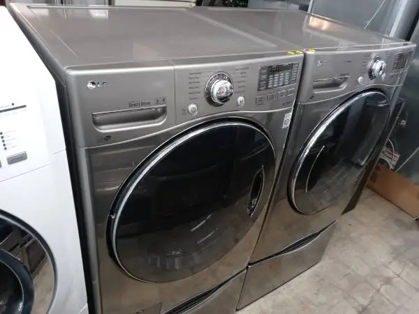 ★LG gray front load washer and gas dryer set on pedestals