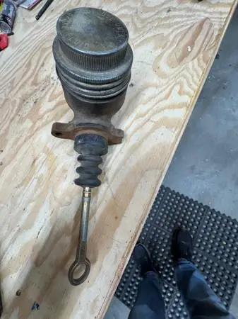 Mustang 1965-66 - Brake cylinder w/ great patina on cap