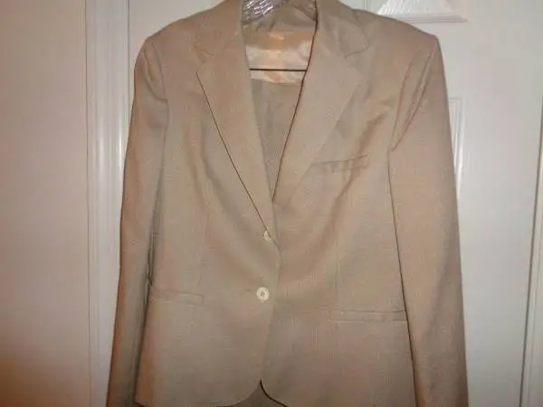 Beige Suit sz. 10