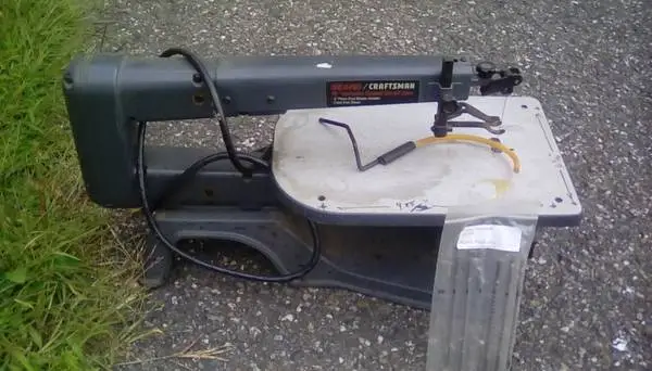 scroll saw with extra blades