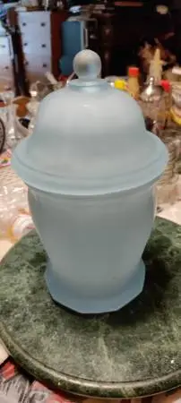 10-in blue glass jar with cover