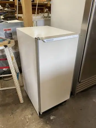 White Scotsman Compact Refrigerator 3.0 Cu Ft Model #RF-33A-1WA Used