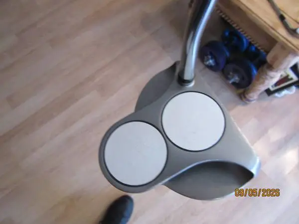 Nice Odyssey White Hot 2 Ball Putter with nice Wynn Grip