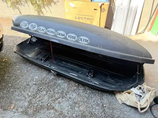Yakima Car roof Top Storage Box- fits any car