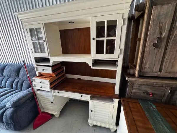 Executive Desk and Hutch