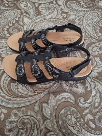 Clarks Laurieann Vine sandals Size 8