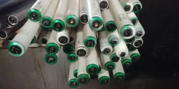 8ft Philips & Sylvania Bulbs F96T12