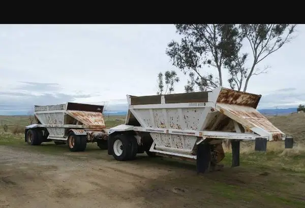 1986 Fruehauf bottom dumps