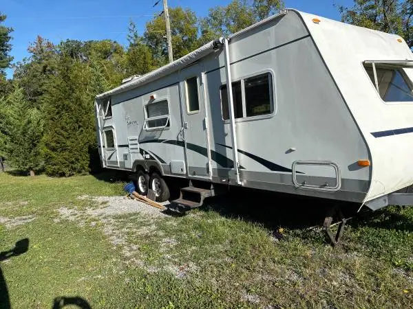 !!!!!!!!! 2005 SURVEYOR  TRAVEL TRAILER MUST SELL !!!!!!!!