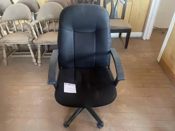 BLACK ARM OFFICE CHAIR
