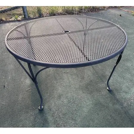 Woodard Wrought Iron round Chat coffee table 42