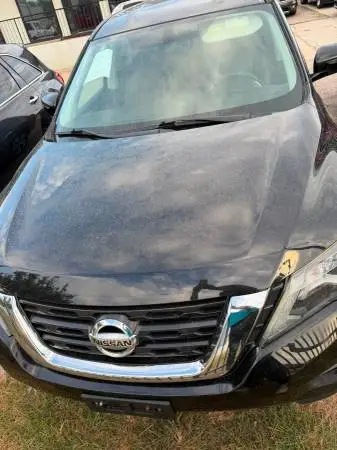 2019 Nissan Pathfinder very full size suv ready to roll