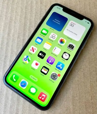 Unlocked Apple iPhone 11 (64 GB) Black