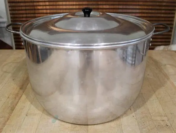 WEAR‑EVER ALUMINUM STOCK POT No. 2217 - Vintage American